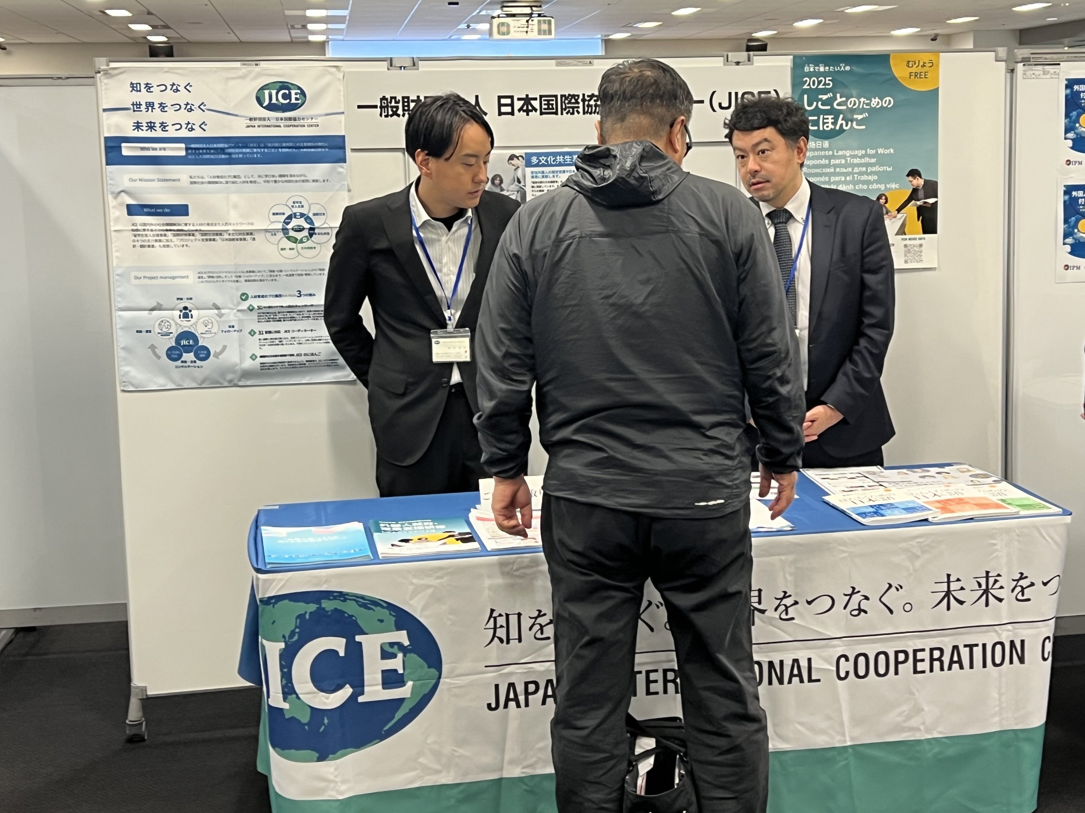 JICEブースでの説明の様子 