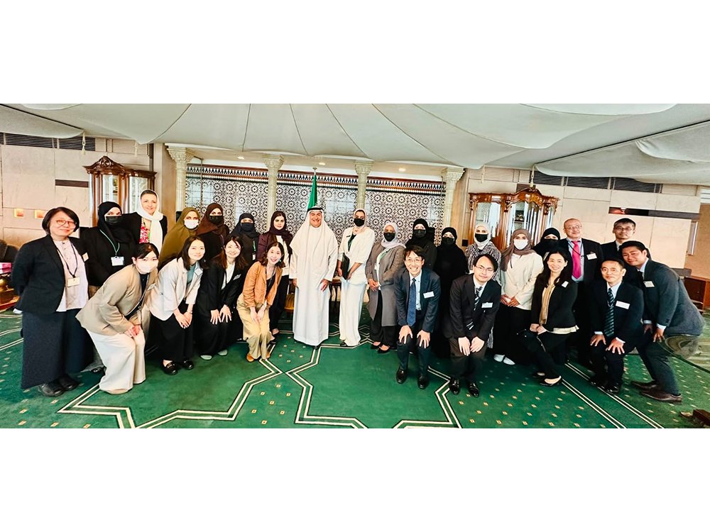 Reception at the Embassy of the Kingdom of Saudi Arabia in Tokyo (Center: H.E. Mr. Ghazi Faisal S. Binzagr, Ambassador of the Kingdom of Saudi Arabia to Japan; to the Ambassador’s left: Dr. Sara Alshehri, Head of the PNU delegation; front row, right: