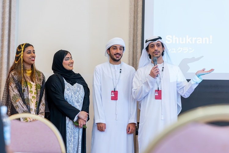 ホームビジット（地元の方との交流イベント）でのUAE文化紹介の様子